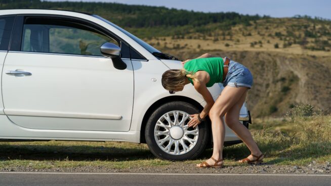 El calor extremo dispara el riesgo de averías en carretera al comprometer neumáticos, frenos, batería y sistema de refrigeración